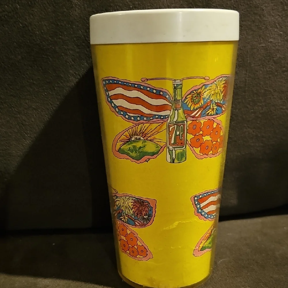 2 VINTAGE RETRO 7 UP Butterfly RC Cola Tumblers 60s Thermo Serv Kitchen RARE Cup